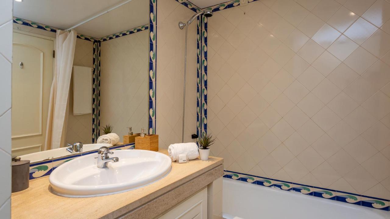 Marina 2Bdr Apartment With Balcony & Pool - 5Min From Beach By Lovelystay Quarteira Extérieur photo